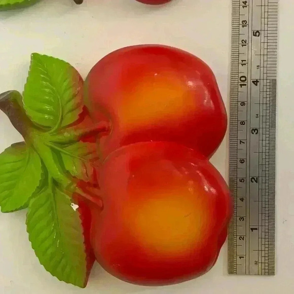 Vintage 1979 Miller Studio chalk ware fruit decor: peaches, cherries  and apples - Picture 7 of 9